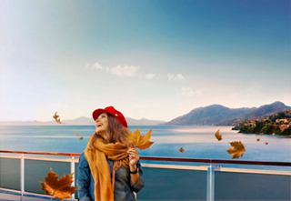 Donna sulla MSC Seashore che ammira le foglie autunnali dal parapetto del ponte | MSC Cruises