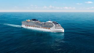 Ein elegantes Kreuzfahrtschiff fährt über ruhige blaue Meereswellen unter klarem Himmel | MSC Cruises