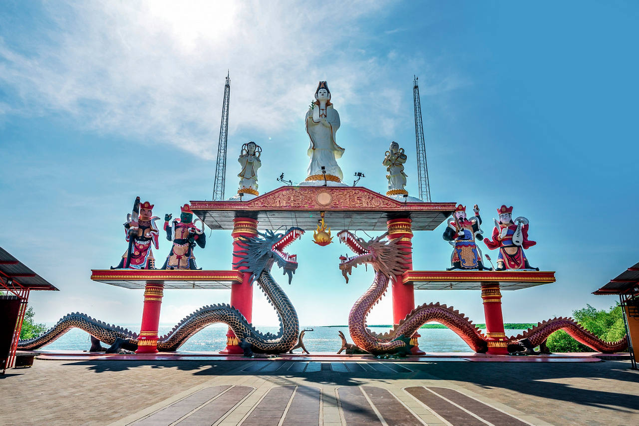 Temple entrance with goddess statue and dragons in Surabaya, Indonesia | MSC Cruises