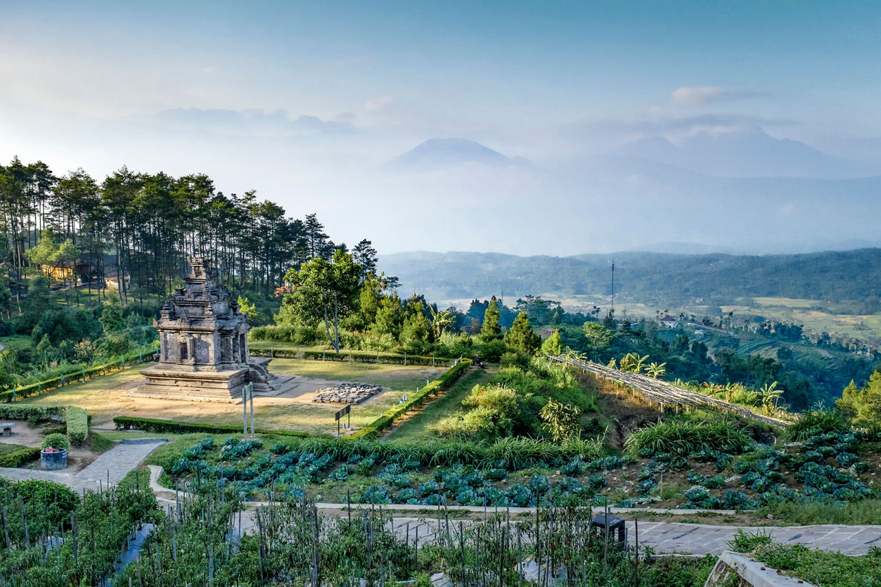 A temple surrounded by lush vegetation and overlooking the coastline of Semarang | MSC Cruises