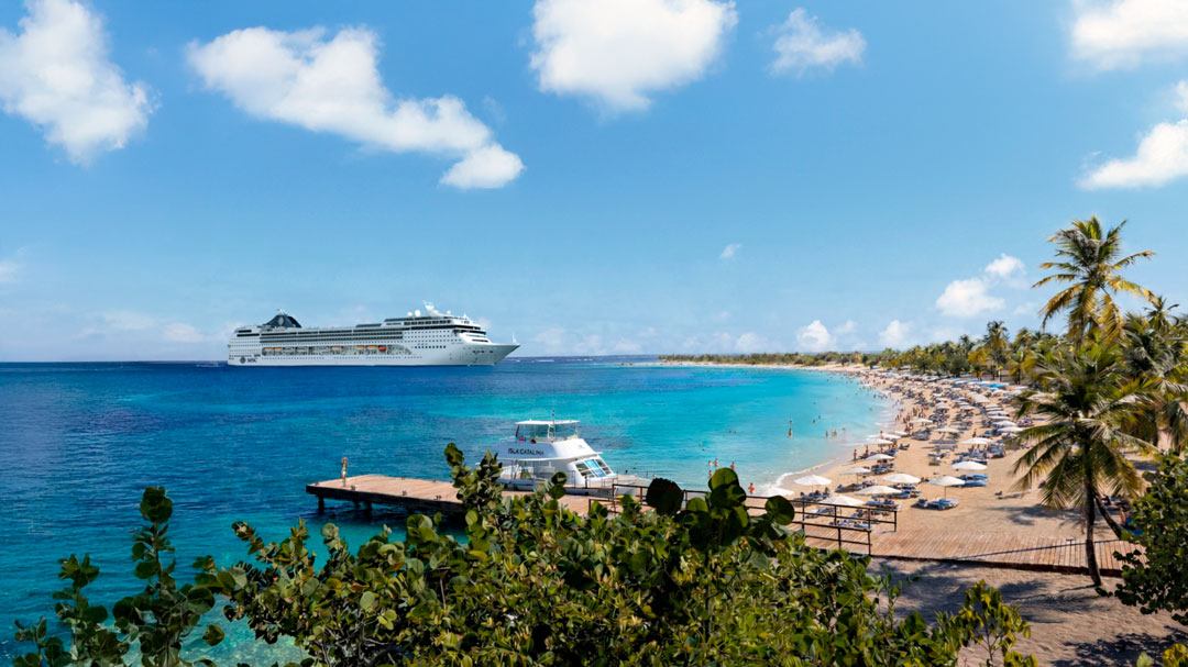 Schöne Insel mit Häusern und grünen Hügeln unter blauem Himmel | MSC Cruises
