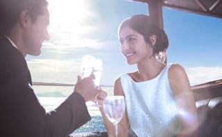 Frischvermählte posieren gemeinsam während des Hochzeitsshootings an Bord | MSC Cruises