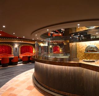 Das Restaurant La Locanda auf der MSC Preziosa bietet eine gemütliche Atmosphäre mit köstlicher Pizza | MSC Cruises