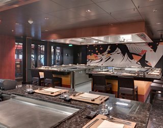 A modern teppanyaki restaurant featuring a cozy atmosphere and stylish decor | MSC Cruises