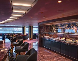 Cozy bar with ocean views and a warm atmosphere | MSC Cruises