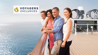 Vier Personen genießen die Aussicht auf das Meer von einem Kreuzfahrtschiffdeck | MSC Cruises