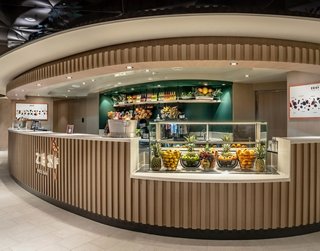 Un bar de jugos moderno que ofrece bebidas refrescantes y un ambiente acogedor | MSC Cruceros